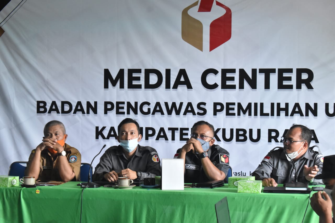 Sosialisasi Kegiatan SAPA HULU, Mohamad : Kegiatan ini Sangat Tepat Mendorong Masyarakat Desa agar Sadar Hukum Pemilu