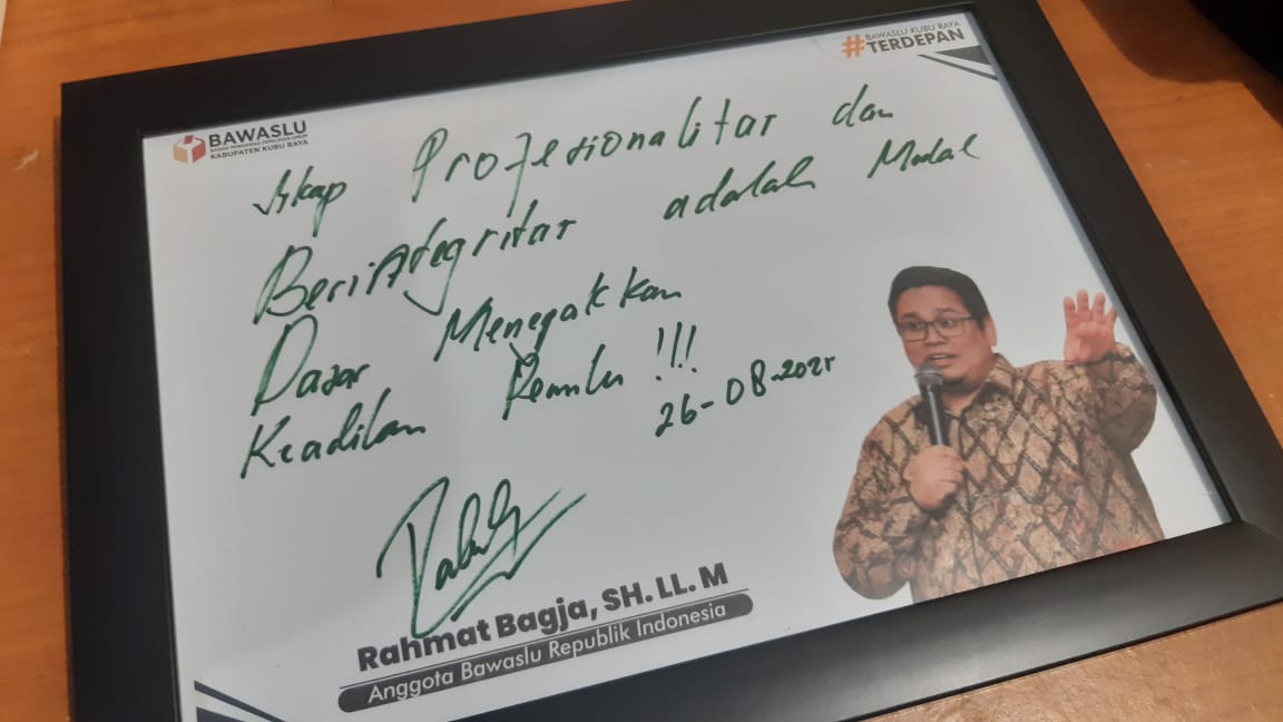 Kunjungan Kerja ke Kantor Bawaslu Kubu Raya, Rahmat Bagja: Profesionalitas dan Integritas adalah modal dasar menegakkan Keadilan Pemilu