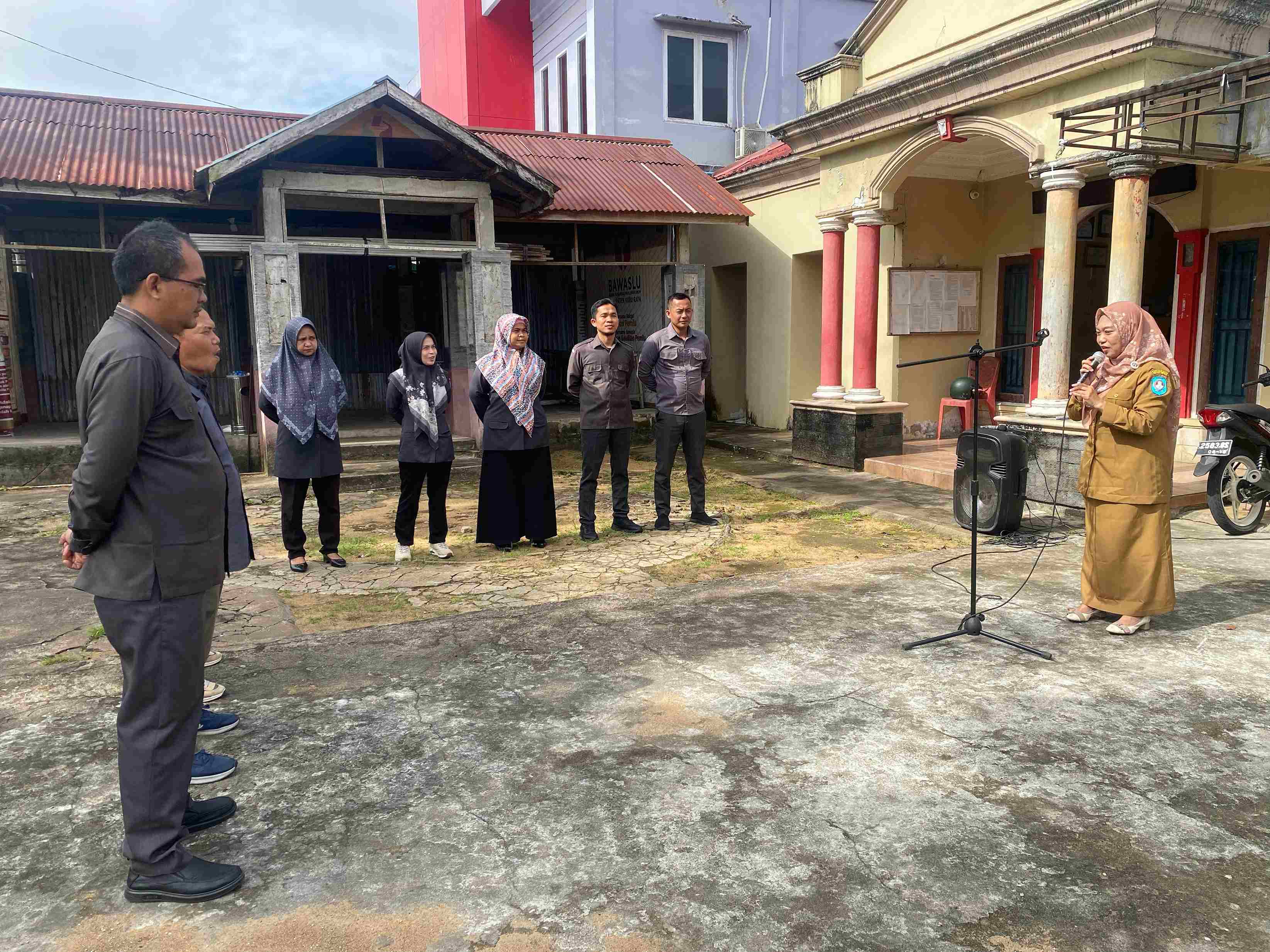 Bawaslu Kubu Raya Gelar Apel Senin Rutin Sekaligus Peringati Hari Kartini