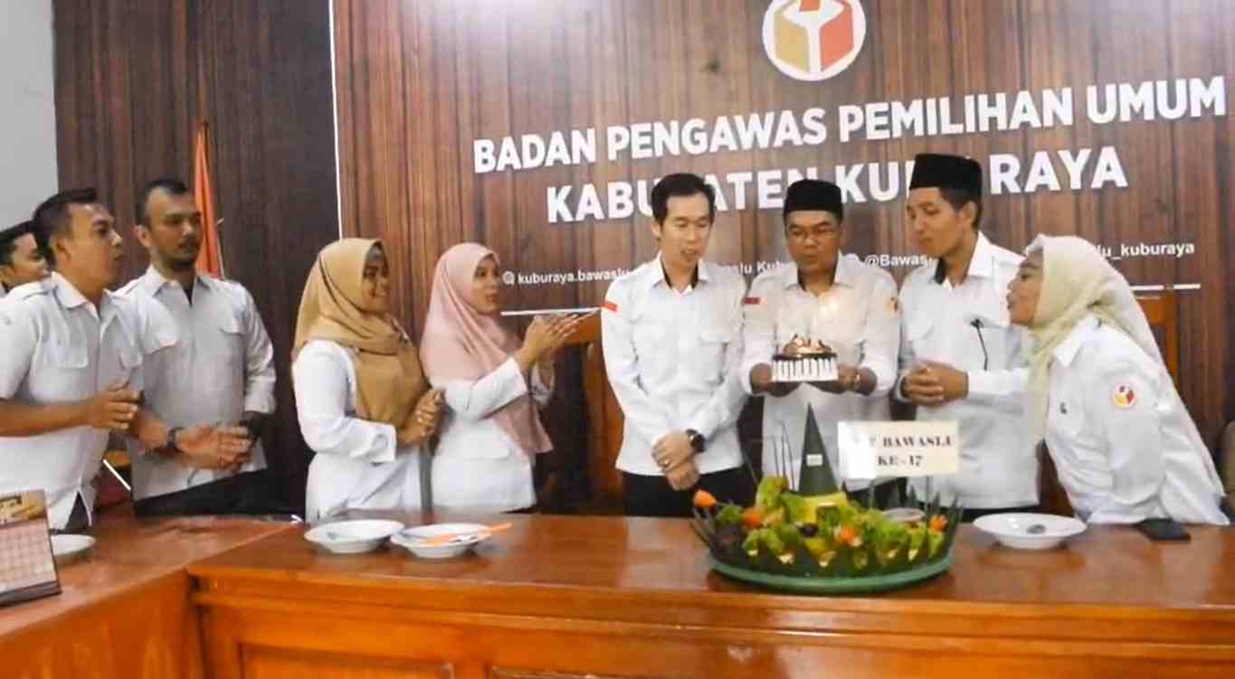 Bawaslu Kabupaten Kubu Raya Gelar Tasyakuran HUT ke-17 Bawaslu RI Secara Sederhana dan Khidmat