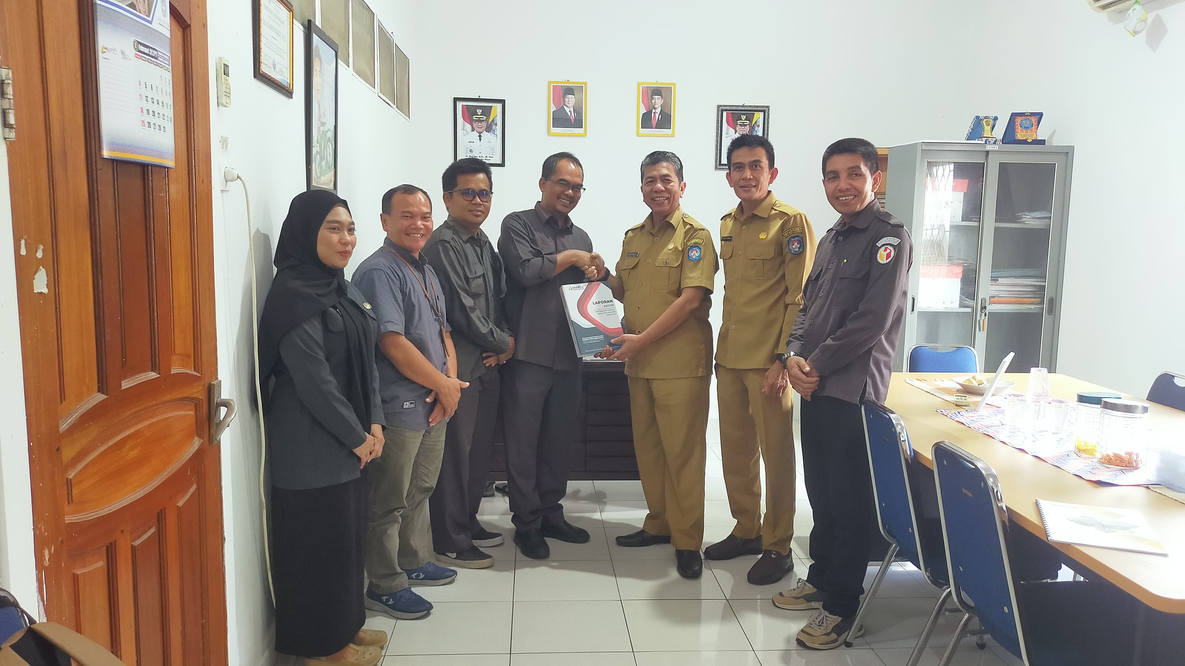 Bawaslu Kubu Raya Sampaikan Laporan Akhir Pemilihan 2024 dan Berikan Penghargaan kepada Kesbangpol