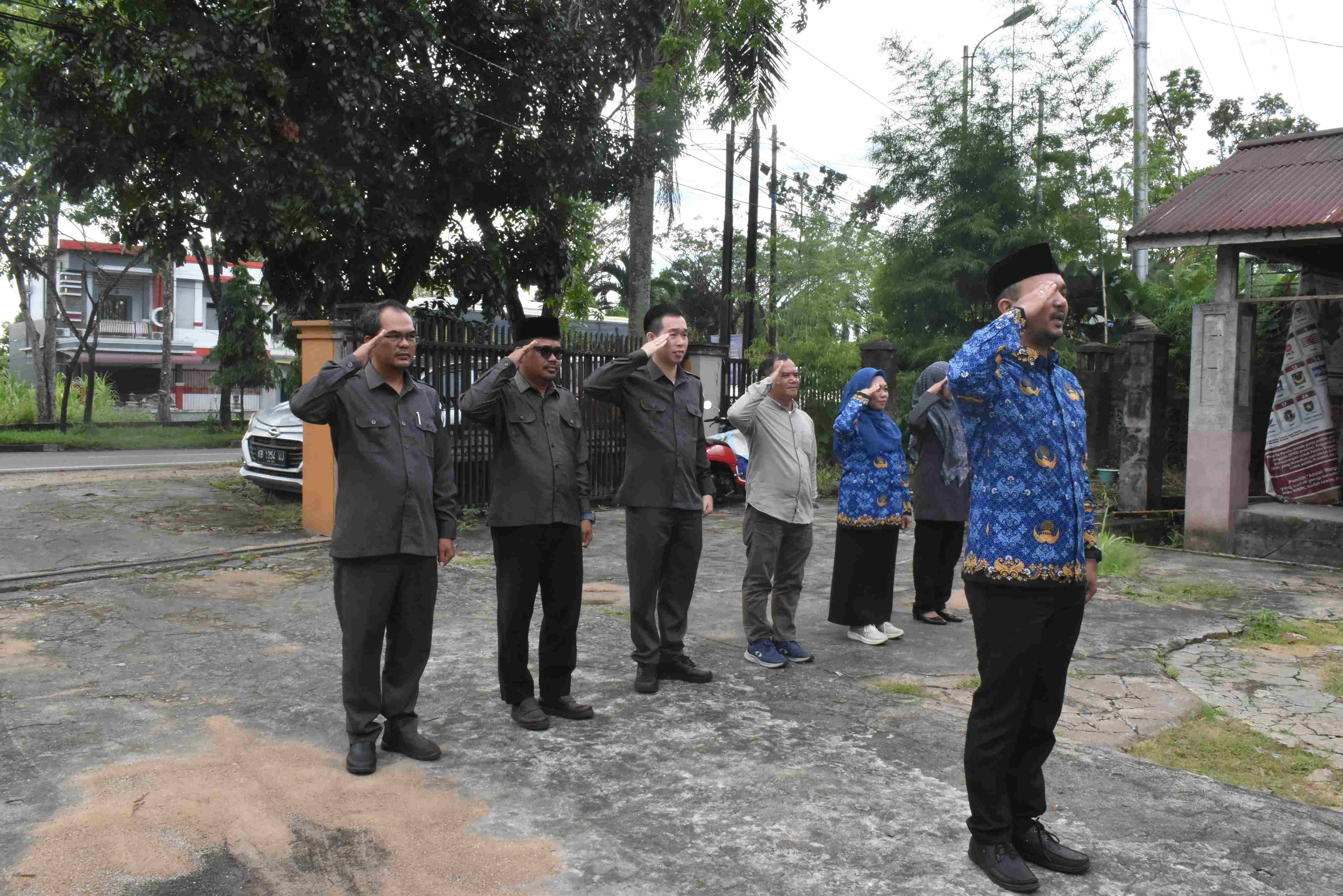 Bawaslu Kubu Raya menggelar upacara peringatan Hari Kebangkitan Nasional (Harkitnas) ke-117 yang berlangsung khidmat dan penuh semangat nasionalisme di halaman Kantor Bawaslu Kubu Raya