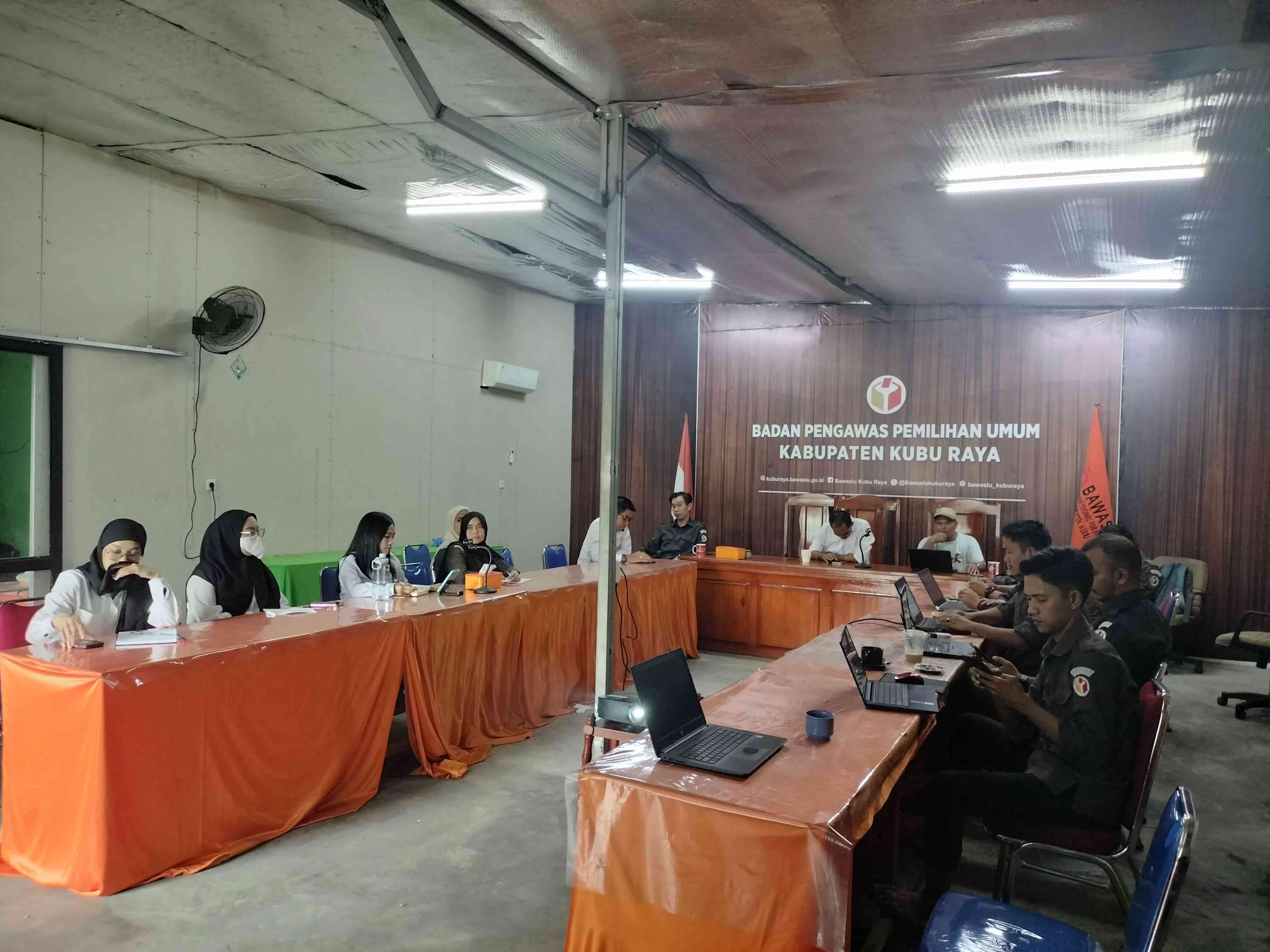 Bawaslu Kubu Raya Gelar Rapat Rutin Bahas Partisipasi HUT ke-80 Kemerdekaan RI