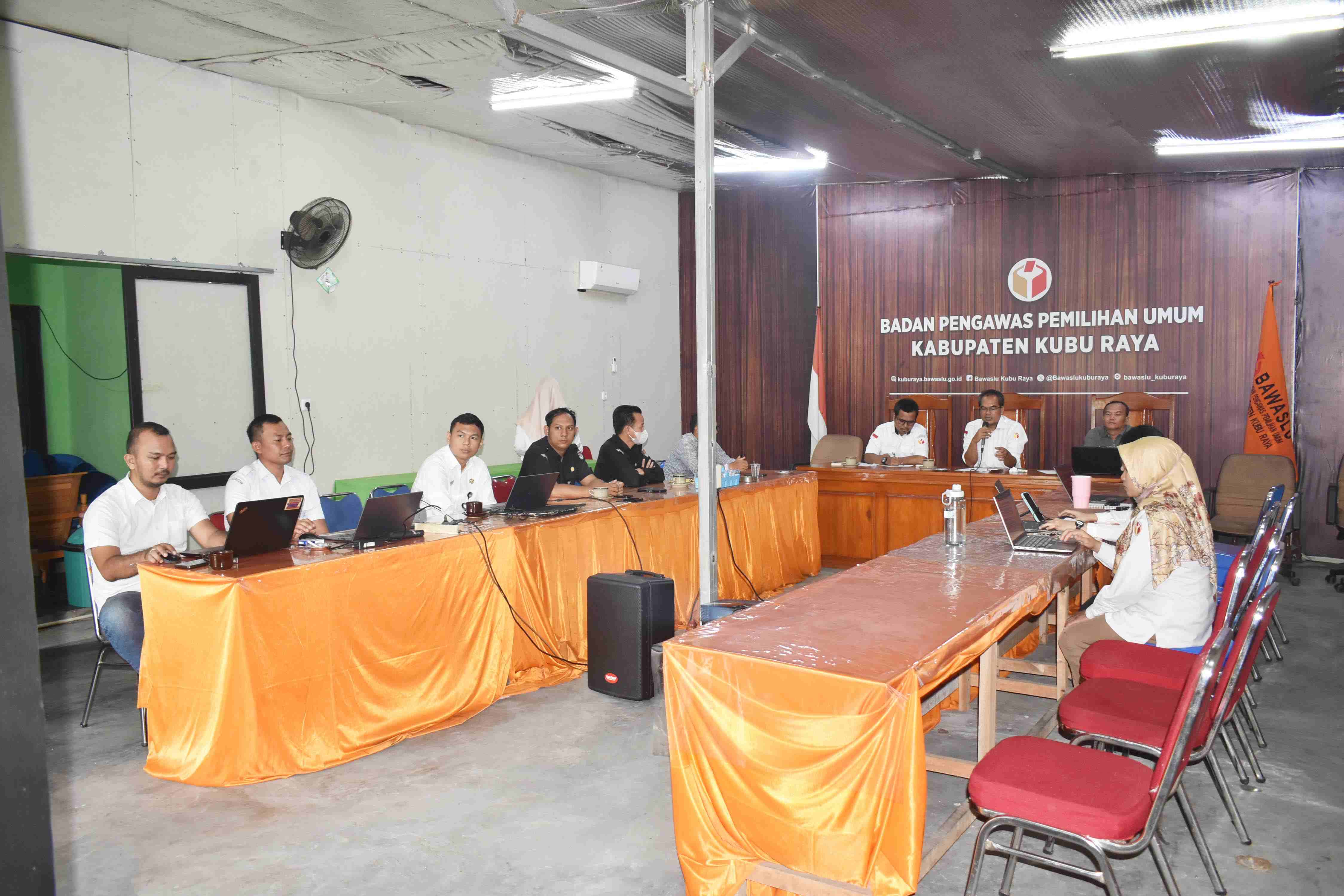 Bawaslu Kubu Raya Terima Wawancara KPU Kubu Raya Terkait Dinamika Pengawasan Alat Peraga Kampanye Pemilihan Tahun 2024