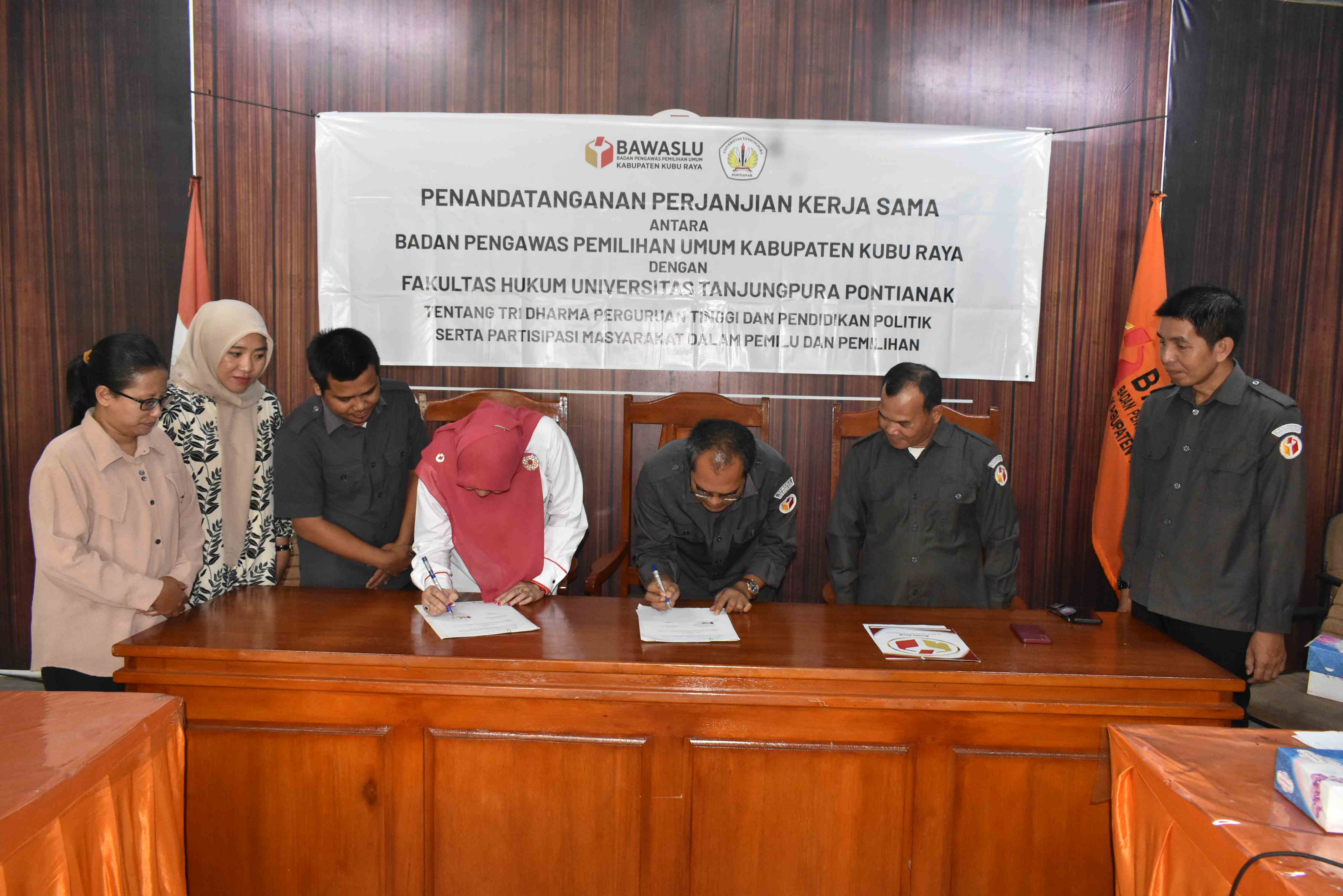 Bawaslu Kubu Raya Gandeng Fakultas Hukum Untan Pontianak, Perjanjian Kerja Sama (PKS) Jadi Gerbang Utama Pendidikan Politik dan Mahasiswa Magang di Bawaslu Kubu Raya