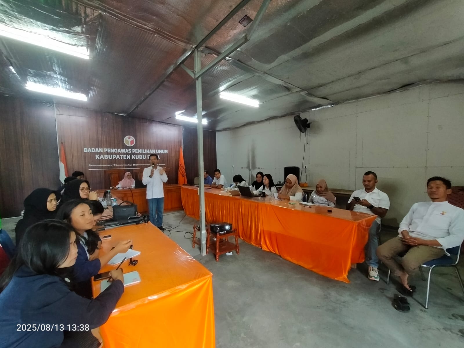 Bawaslu Kubu Raya Gelar Disco Wednesday Talk Bahas Pengenalan Lembaga