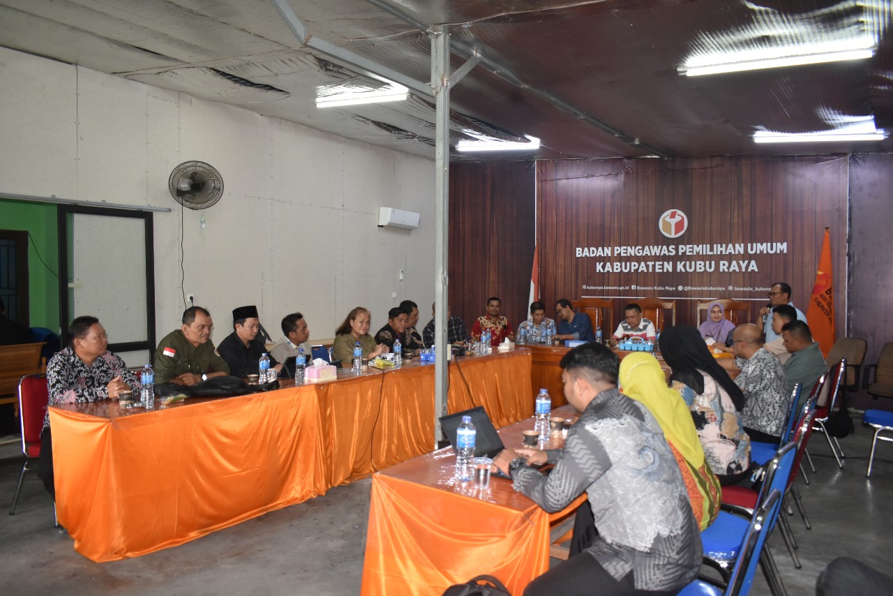 Bawaslu Provinsi Gelar Rapat Koordinasi Evaluasi Pengawasan PDPB Tahun 2025 di Kubu Raya