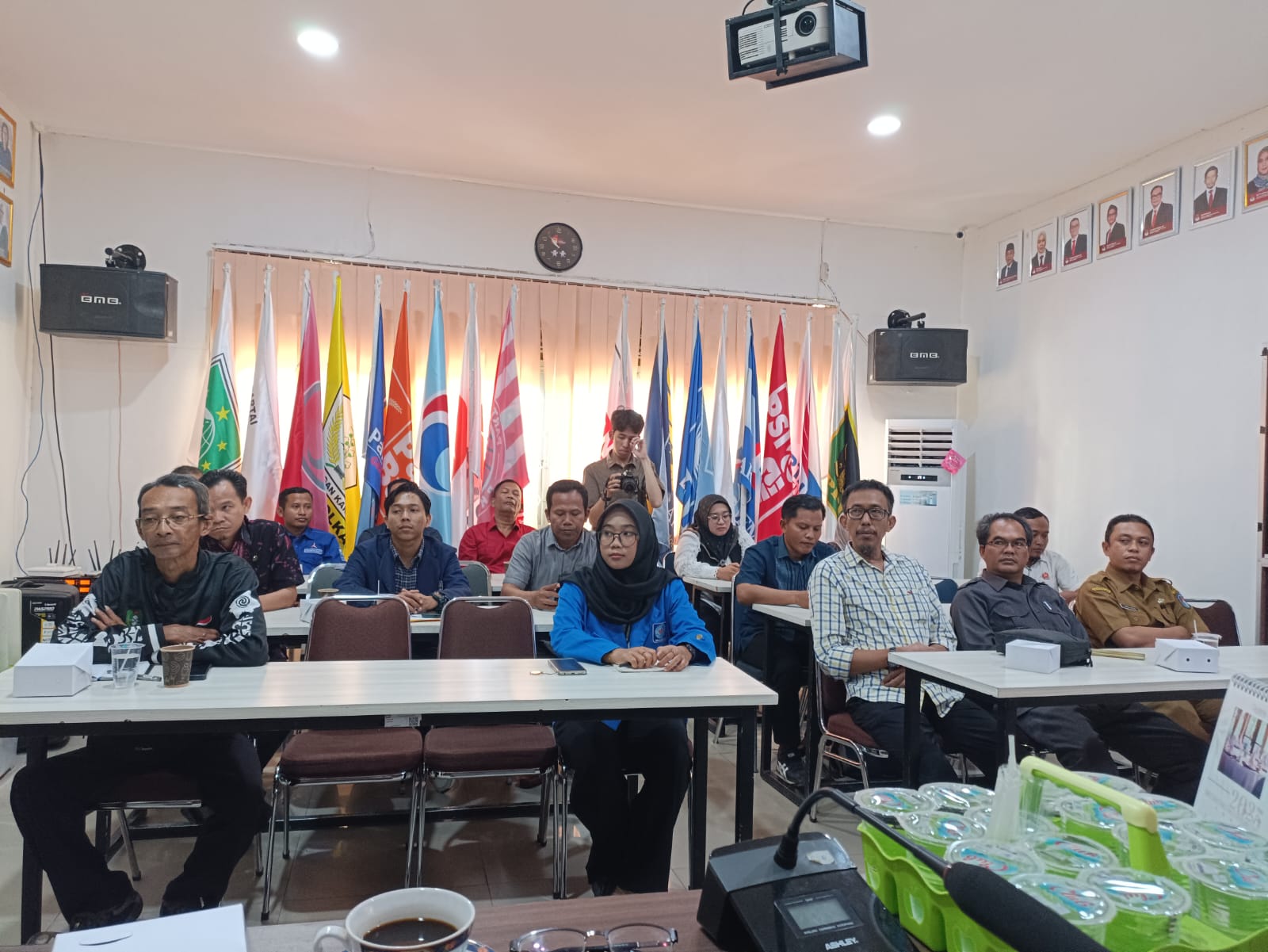 Bawaslu Kubu Raya Hadiri Forum Konsultasi Publik Penyusunan Standar Pelayanan KPU Kabupaten Kubu Raya