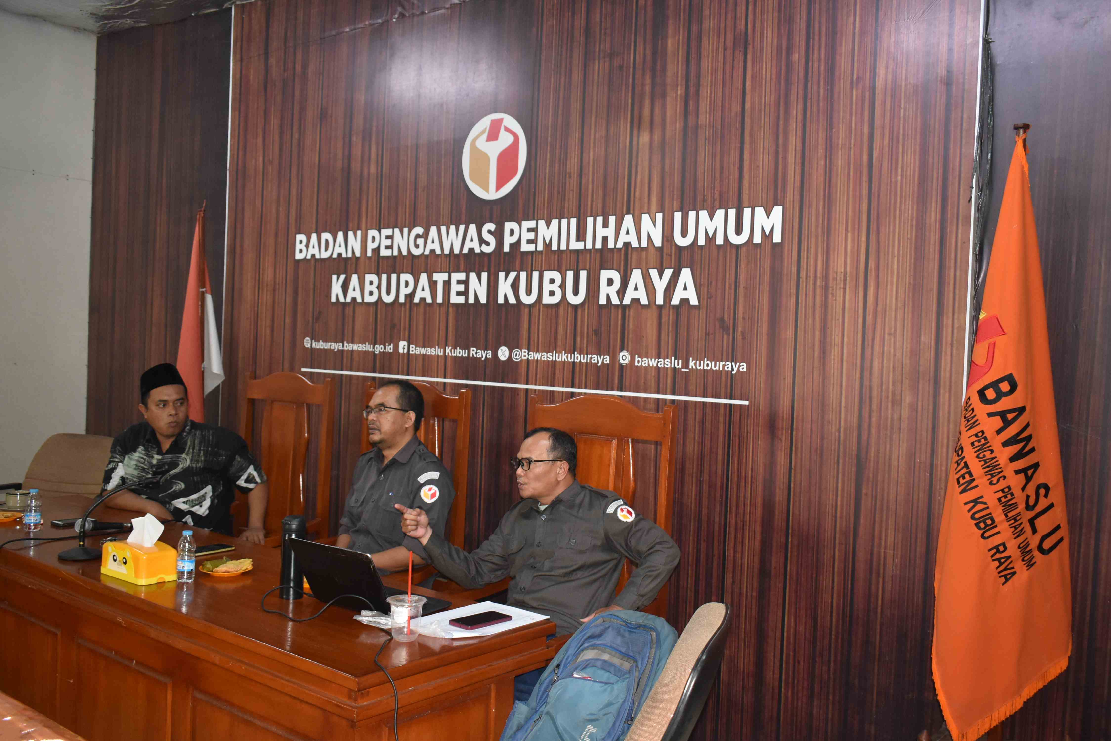 Bawaslu Kubu Raya Gelar Rapat Evaluasi Pengawasan PDPB Triwulan III
