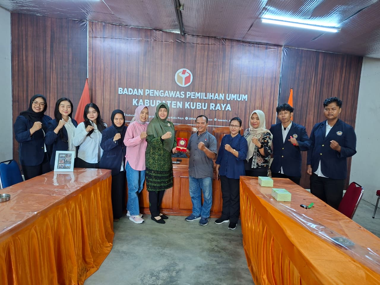 Bawaslu Kubu Raya Lepas Mahasiswa Magang dari Fakultas Hukum Universitas Tanjungpura Pontianak