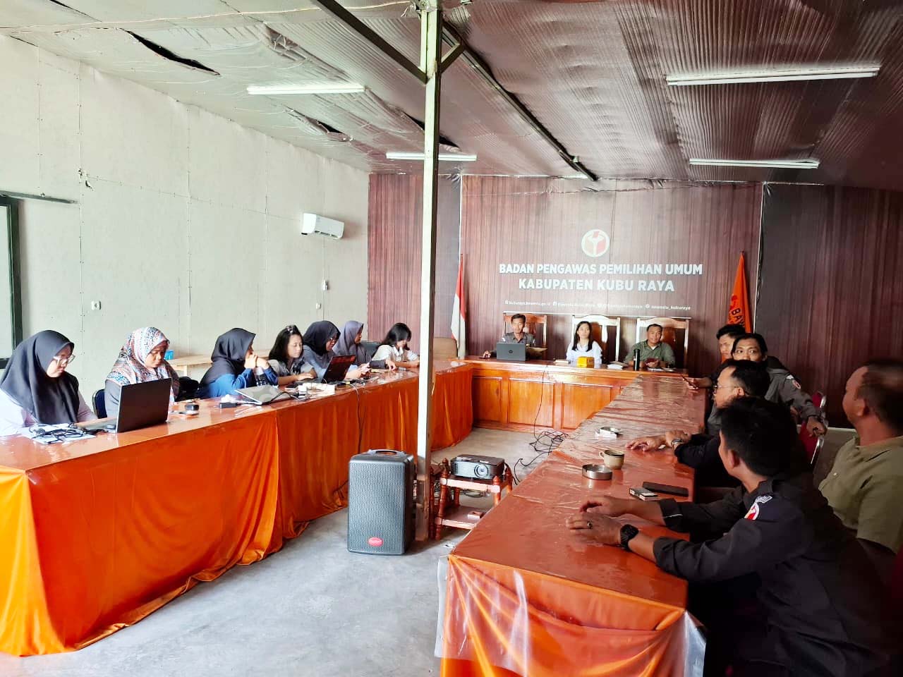 Bawaslu Kubu Raya Gelar Rapat Fasilitasi Pengelolaan Kehumasan, Peliputan, dan Dokumentasi