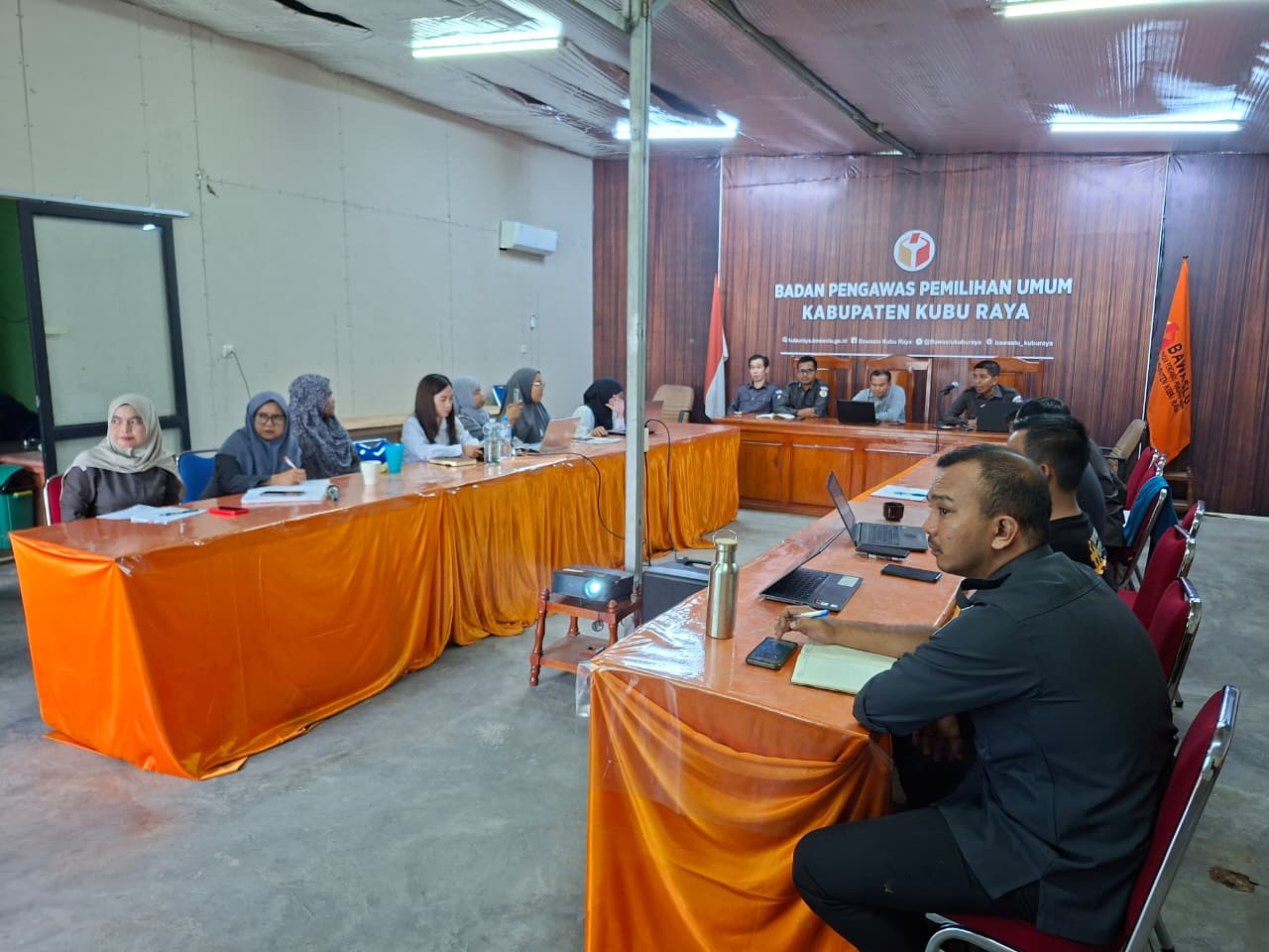 Tingkatkan Efektivitas Kerja, Bawaslu Kubu Raya Konsisten Gelar Rapat Rutin Awal Pekan