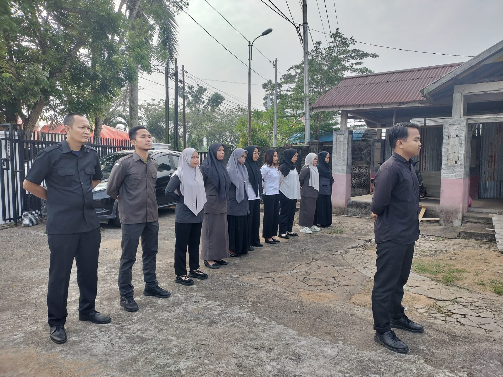 Ketua Bawaslu Kubu Raya Encep Endan Tekankan Disiplin dan Kinerja dalam Apel Rutin