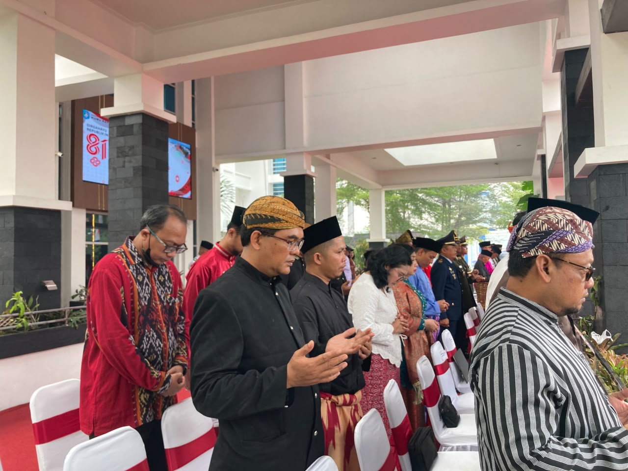 Ketua Bawaslu Kubu Raya Hadiri Upacara HUT ke-81 Kemerdekaan RI di Halaman Kantor Bupati
