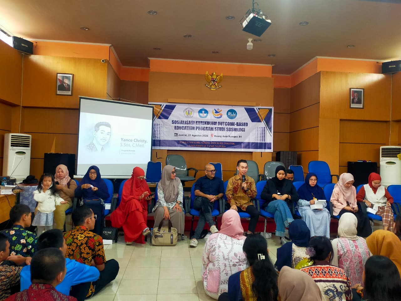 Anggota Bawaslu Kabupaten Kubu Raya sebagai Alumni  hadiri Hallo Socio 2026 : Get to Know Sociology di aula S1 Fisip Untan