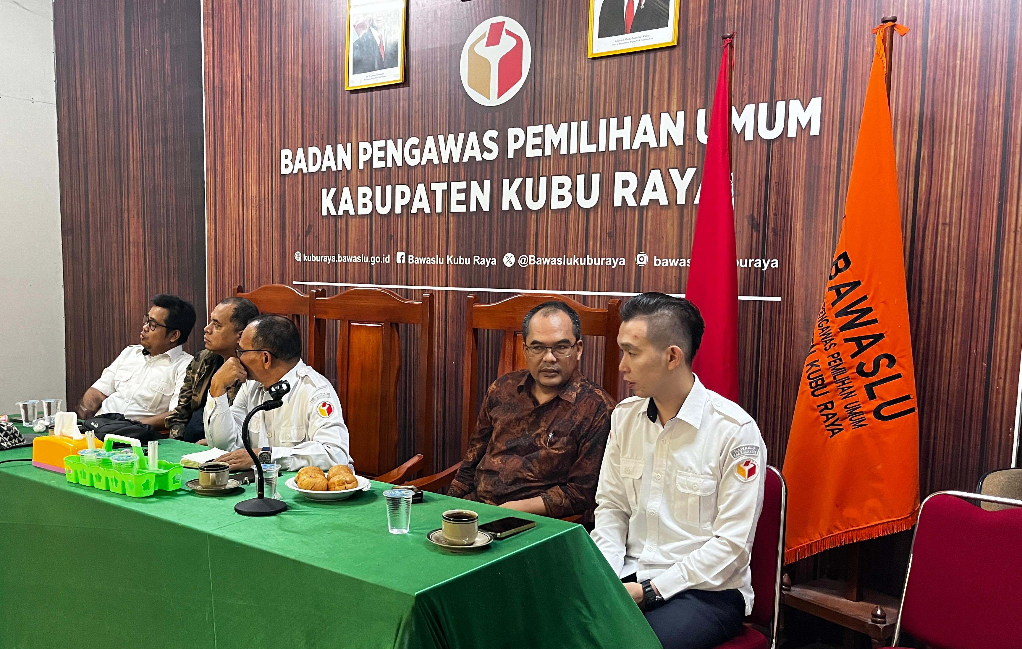 Bawaslu Kubu Raya Terima Kunjungan KPU Bahas Persiapan Pleno PDPB Triwulan III Tahun 2026