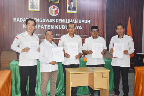 Wujudkan Kinerja Terukur dan Akuntabel, Bawaslu Kubu Raya Tandatangau IKU Serentak se-Kalimantan Barat