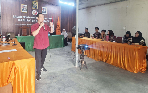 Bawaslu Kubu Raya Berikan Pendidikan Politik kepada Mahasiswa Magang