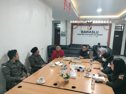 Perkuat Koordinasi, Bawaslu Kubu Raya Konsultasi ke Bawaslu Kalbar Bahas Kehumasan hingga PDPB