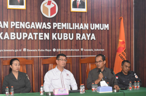 Perkuat Kompetensi Hukum, Bawaslu Kubu Raya Gelar Pelatihan Penyusunan Putusan Sengketa Pemilu