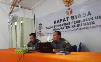 Rapat Penyusunan Standar Operasional Prosedur (SOP) di Kesekretariatan Bawaslu Kubu Raya