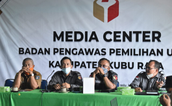 Sosialisasi Kegiatan SAPA HULU, Mohamad : Kegiatan ini Sangat Tepat Mendorong Masyarakat Desa agar Sadar Hukum Pemilu