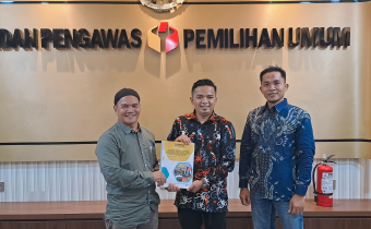 Anggota Bawaslu Kubu Raya Gustiar Sampaikan Laporan Akhir Pencegahan, Pengawasan, dan Partisipasi Masyarakat dalam Pemilihan Serentak 2024 ke Bawaslu RI