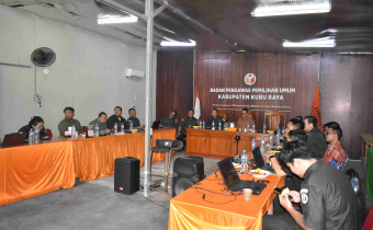 Bawaslu Kalbar Gelar Rapat Pengawasan Pemutakhiran Data Pemilih Berkelanjutan