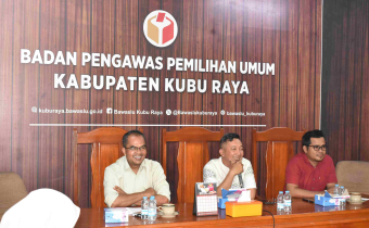 Anggota Bawaslu Provinsi Kalimantan Barat Lakukan Monitoring Pasca Pengisian SAQ di Bawaslu Kabupaten Kubu Raya