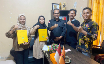 Bawaslu Kubu Raya Terima Penyerahan Skripsi dari Mahasiswa Universitas PGRI Pontianak
