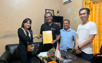 Bawaslu Kubu Raya Terima Penyerahan Skripsi Dari Masiswa Universitas PGRI Pontianak