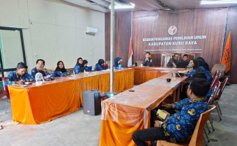 Bawaslu Kubu Raya Bahas Pedoman Pengawasan  Pemutakhiran Data Partai Politik Secara Berkelanjutan  Melalui Sistem Informasi Partai Politik (SIPOL)