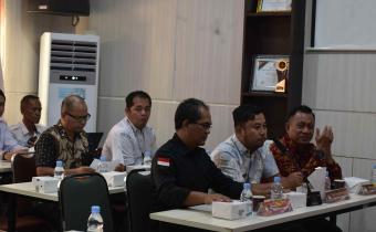 Ketua Bawaslu Kubu Raya Hadiri Sosialisasi PKPU Nomor 3 Tahun 2025 di KPU Kubu Raya