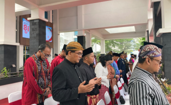 Ketua Bawaslu Kubu Raya Hadiri Upacara HUT ke-81 Kemerdekaan RI di Halaman Kantor Bupati