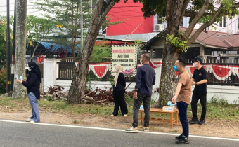 Bawaslu Kubu Raya Bagikan Masker, Bentuk Solidaritas di Tengah Kabut Asap
