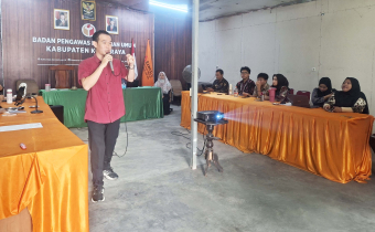 Bawaslu Kubu Raya Berikan Pendidikan Politik kepada Mahasiswa Magang