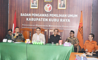 Bawaslu Kubu Raya Tingkatkan Kapasitas Pengelolaan Layanan Publik melalui Teknik Uji Konsekuensi Informasi Publik