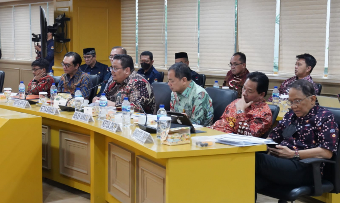 Ketua Bawaslu Rahmat Bagja dalam Rapat kerja komite I DPD RI membahas  persiapan pelaksanaan Pemilu 2024 dan Pilkada serentak 2024 di Gedung B Lantai 2 DPD RI, Selasa (21/3/2023).